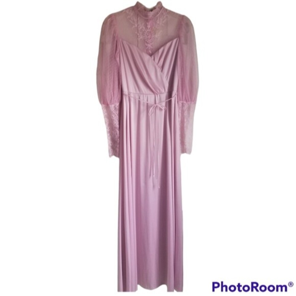 Pink Long Flowy Gown with Lace Neckline and Arms Size 9/10